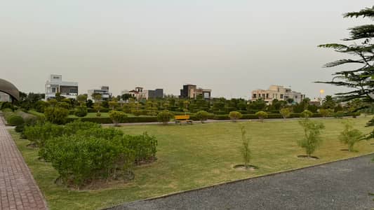 FACING PARK PLOT NO 180 FOR SALE IN BLOCK-J
