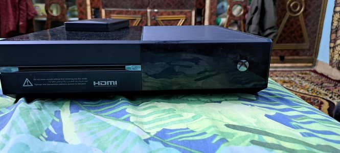 xbox one 1tb with 1 controller  and xbox for sale