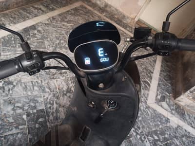 UNITED ELECTRIC SCOOTY