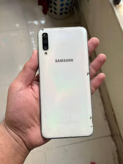 SAMSUNG A70