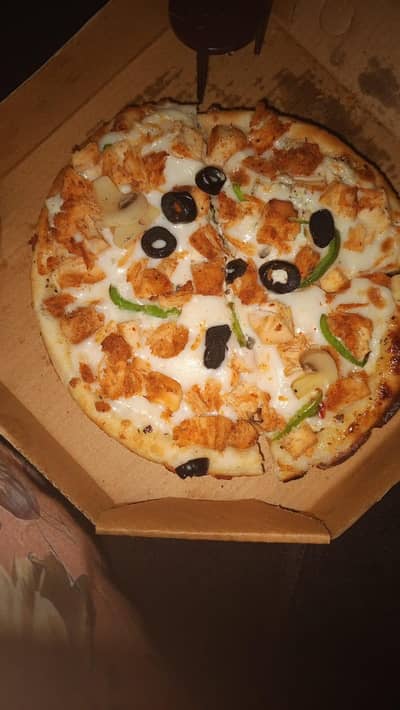 we are hiring staff for fastfood shop . . delivery boy ,kitchen helper