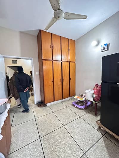 03 Marla Triple Storey Full House Available For Rent (Madina Colony)