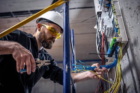 Need Electrician ( Industrial )