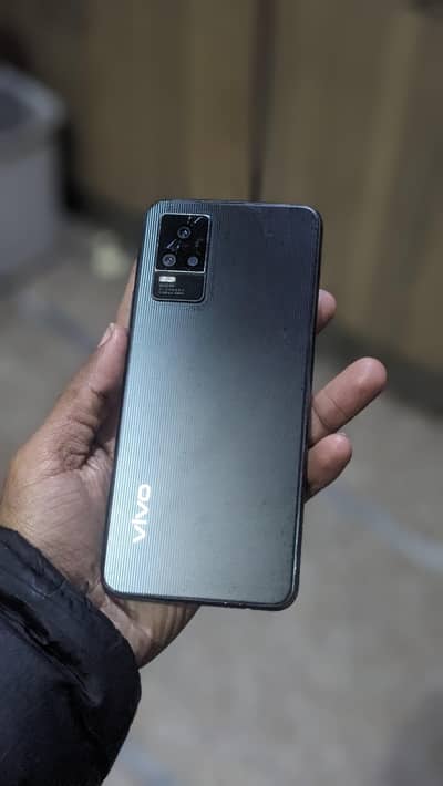 v21e 8+4 12 gb ram 128 gb rom  box nhi ha charge sath ha