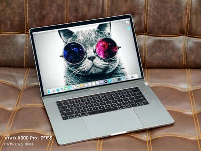 Macbook Pro 2018 (15-inch) (i9/32/500/4)