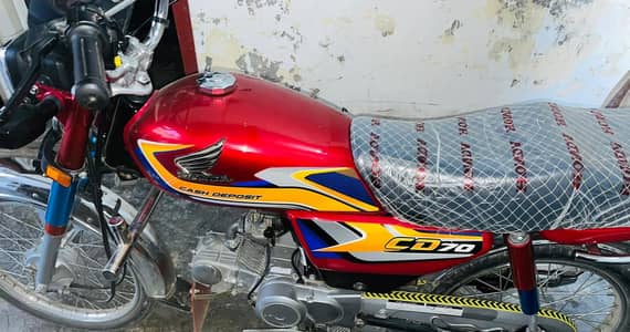 Honda CD 70 Color Red 2025Model letter cut