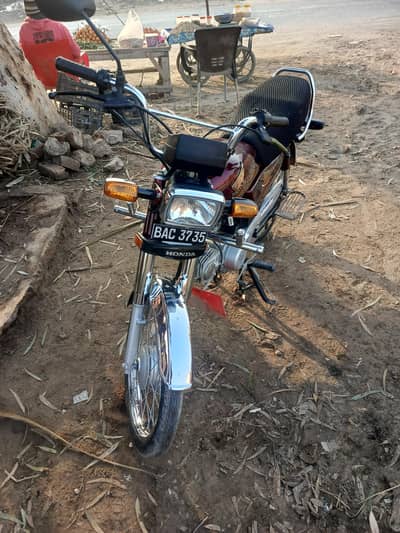 bhot hi saf bike  hy 1 hend  use hy total genuine hy