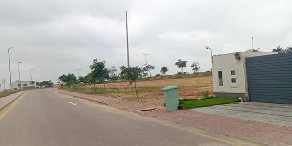 Bahria Hills Plots FOR SALE. Facing Jinnah Avenue and 2km from Main Entrance of BTK Heighted Location