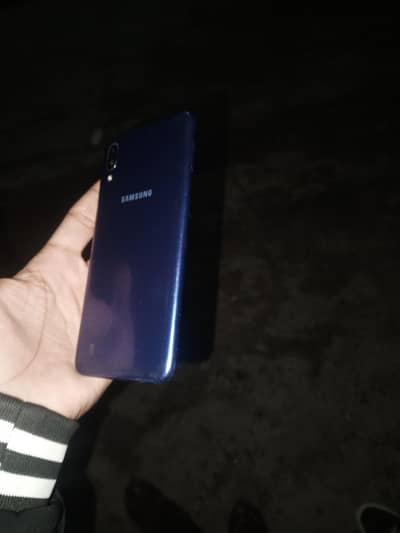 mobile oka ha koi issue nhi ha 16 gb ha