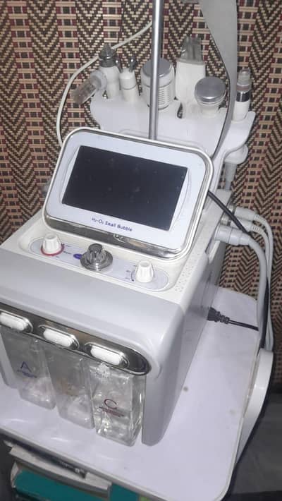 Hydra facial machines available with Training