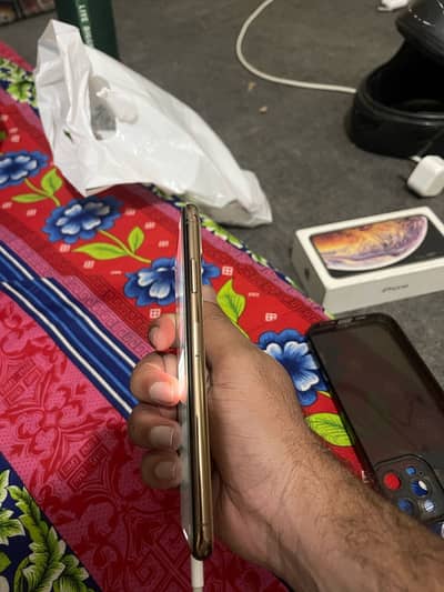 iPhone xsmax golden color