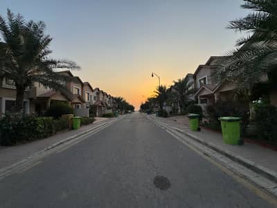 Bahria Homes 152 Sq Yd Villa For Sale Precinct-11B. 3 Bedrooms | Drawing, Dining, Closed Italian Kitchen & TV Lounge. Near Entrance | Near Murree Point | Huge Greenbelt | Close to Parks, Mosques & Shopping Gallery. Just 8 Min Drive from Main Gate.