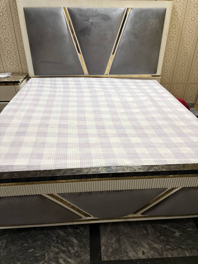 King bed 0