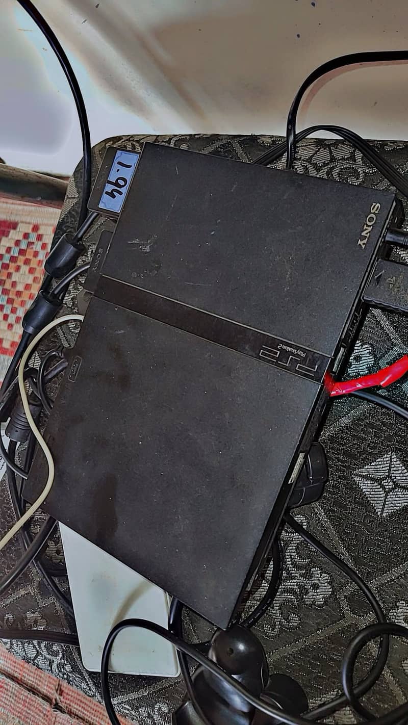 PS2 with 2 controlars 4