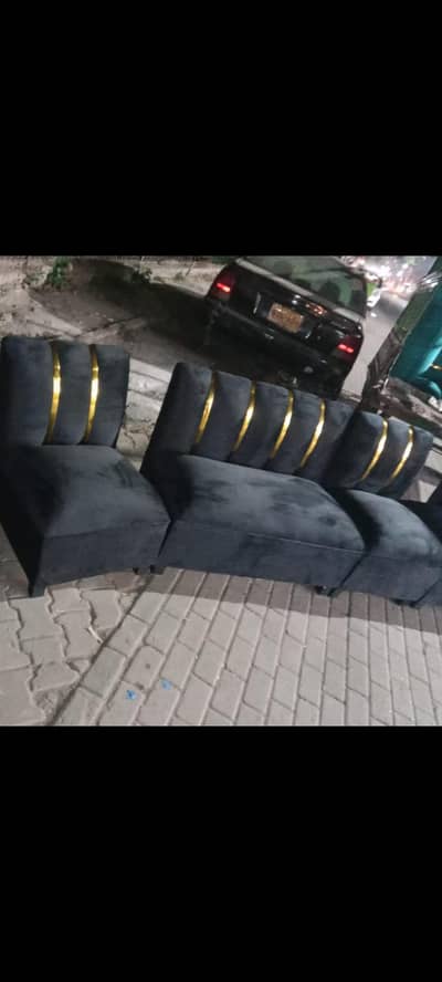 I am selling for new sofa set 4pic 6setar