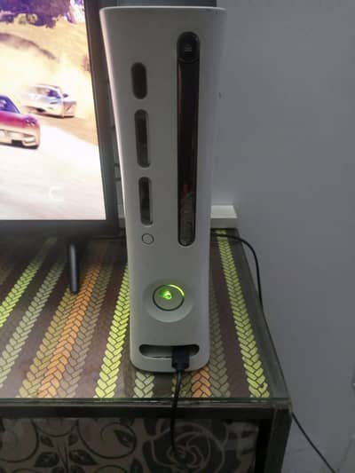 Xbox 360 | 250GB | 1 Wired Controller | 60Gb Hardrive