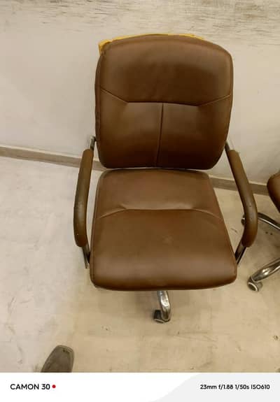 wanted to sell office useful accessories and furniture