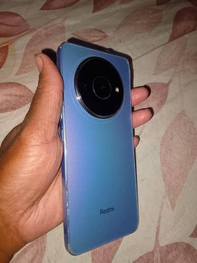 Redmi A3 mobile hai 4/64