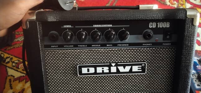 Drive CD 100B Bass Guitar Amplifier New 10/10 Condition