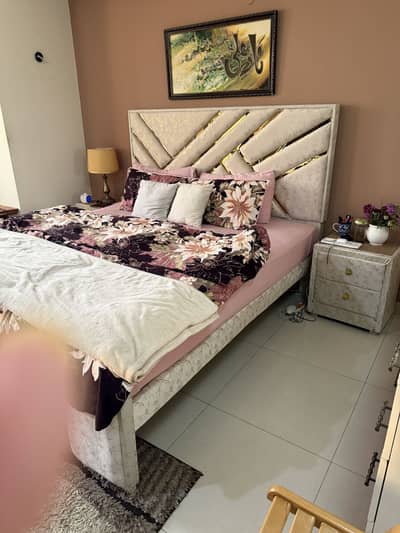 King size bed with side tables