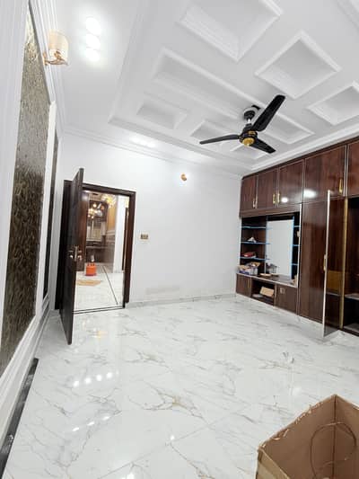 10 marla Vvip Upper portion Fully tiled 0323.4432274