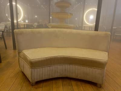 3-Seater Sofa – Excellent Condition, Comfortable & Stylish”