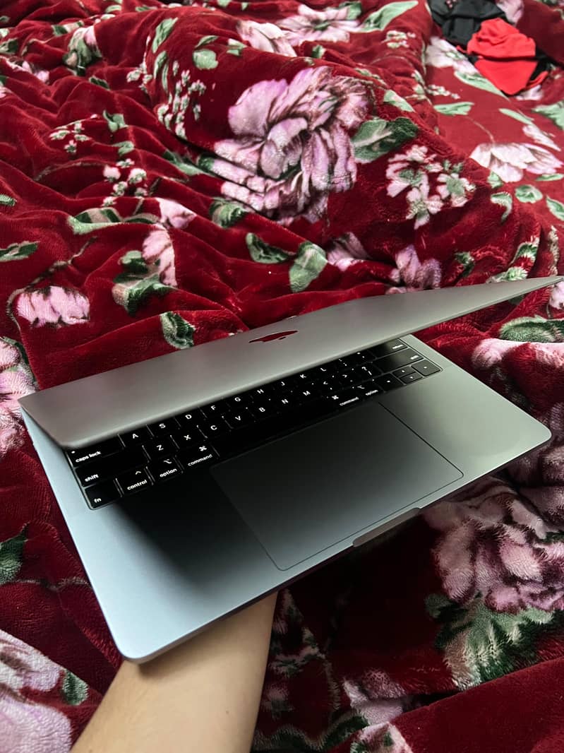 Macbook Pro 2018 i7 Processor 8th Generation 1