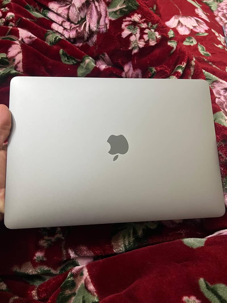 Macbook Pro 2018 i7 Processor 8th Generation 3