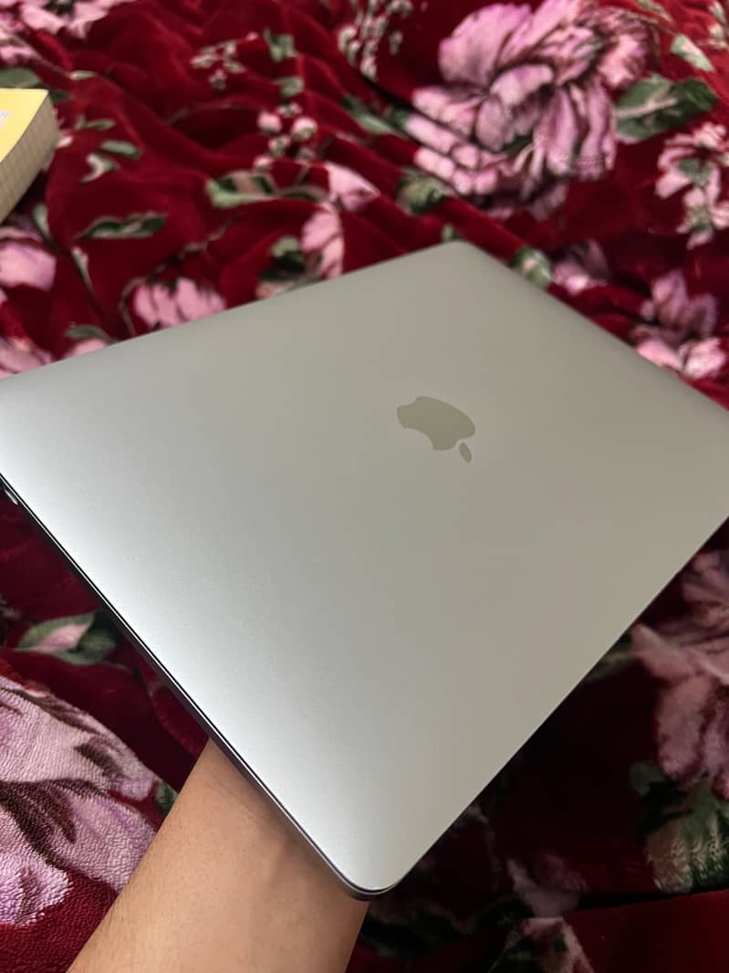 Macbook Pro 2018 i7 Processor 8th Generation 4