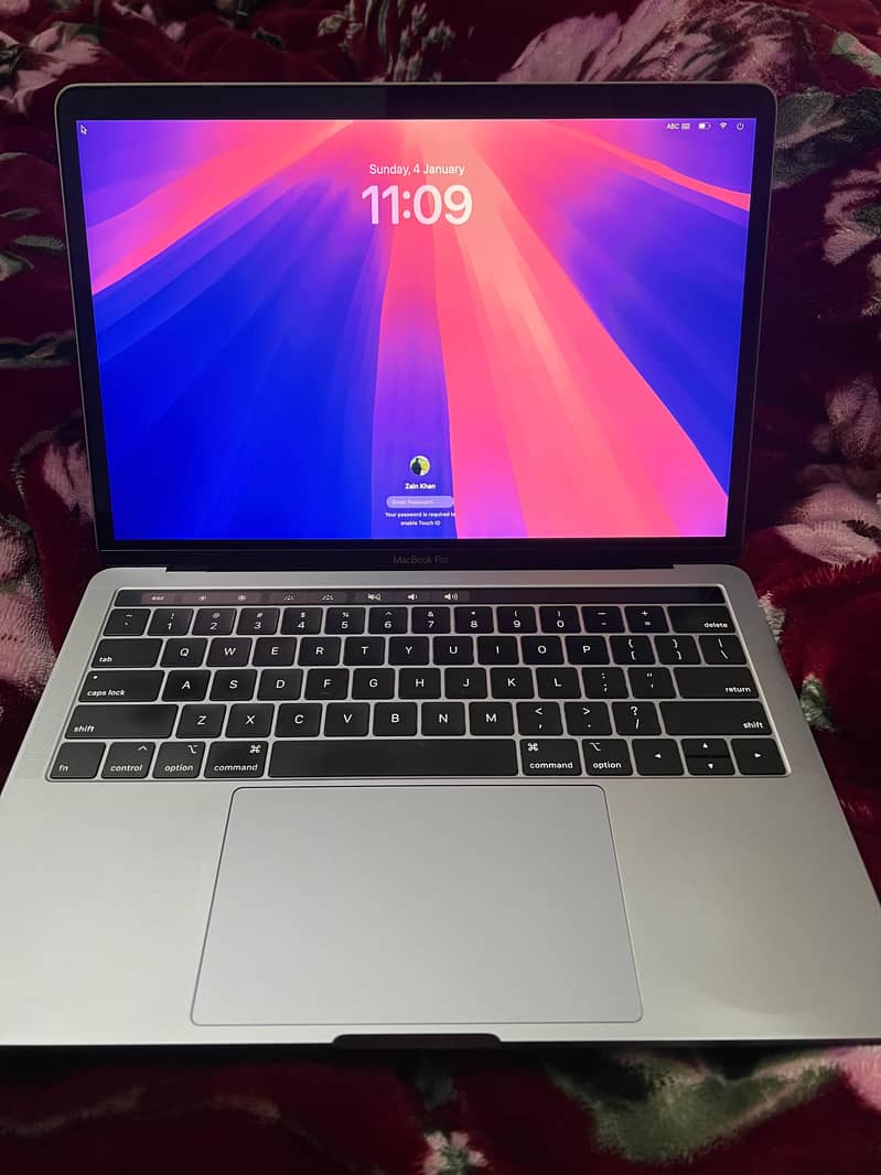 Macbook Pro 2018 i7 Processor 8th Generation 6