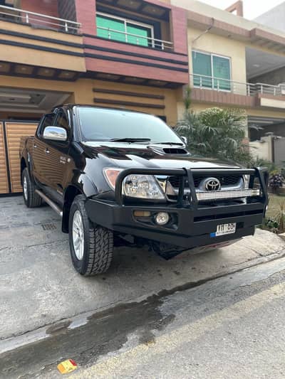 Toyota Vigo invencible 200 UK import neat n clean untouch