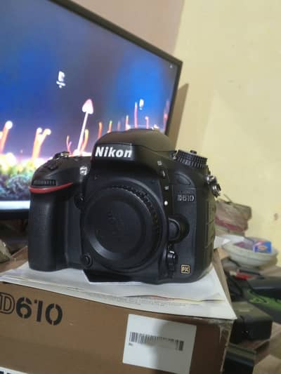 Nikon D610 body sutter count just 8k and box charger