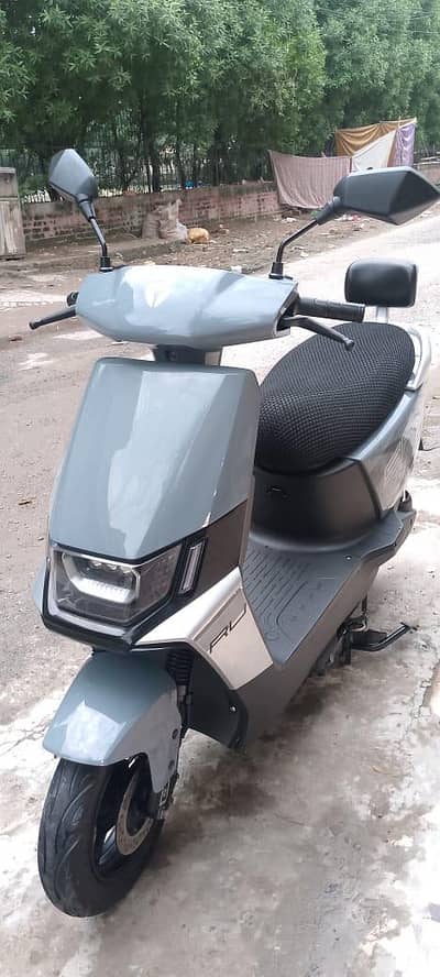 Yadeya Ruibin Electric Scooty - Grey Colour