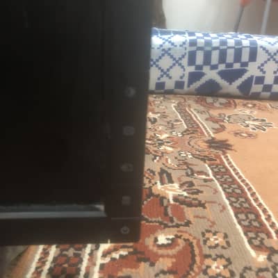 Dell 22 inches monitor with cables (vga and power cable)