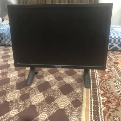 Dell 22 inches monitor with cables (vga and power cable)