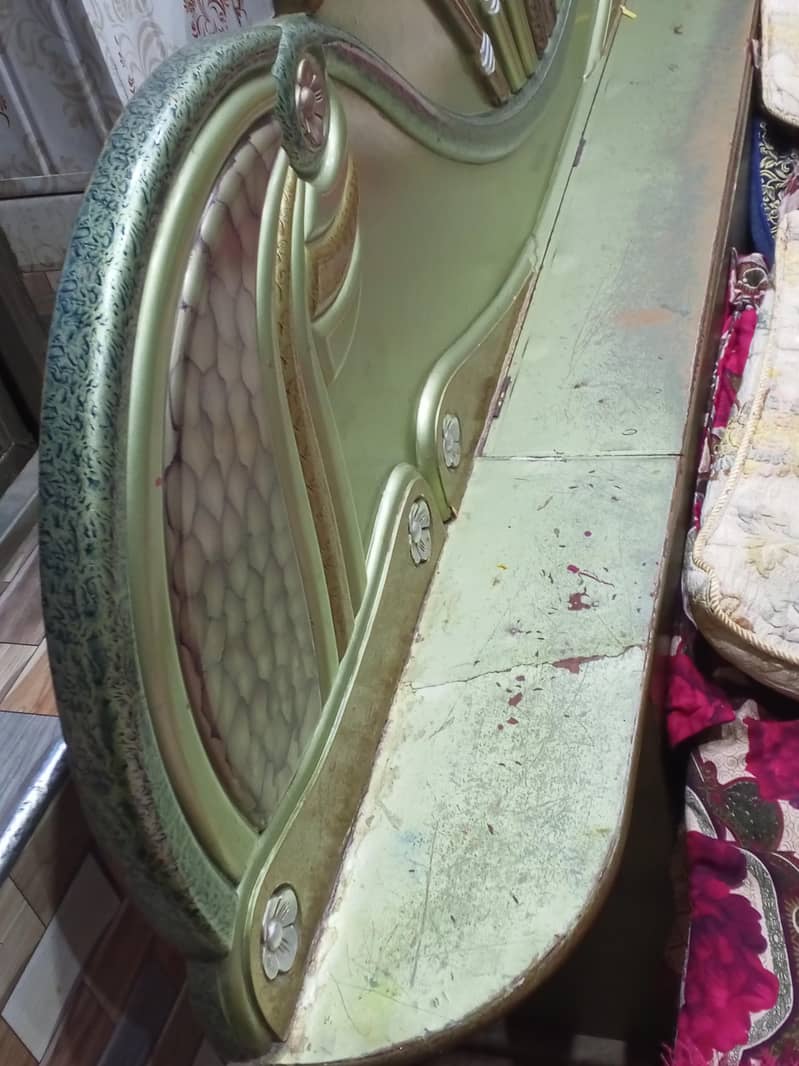 complete bed set . 1