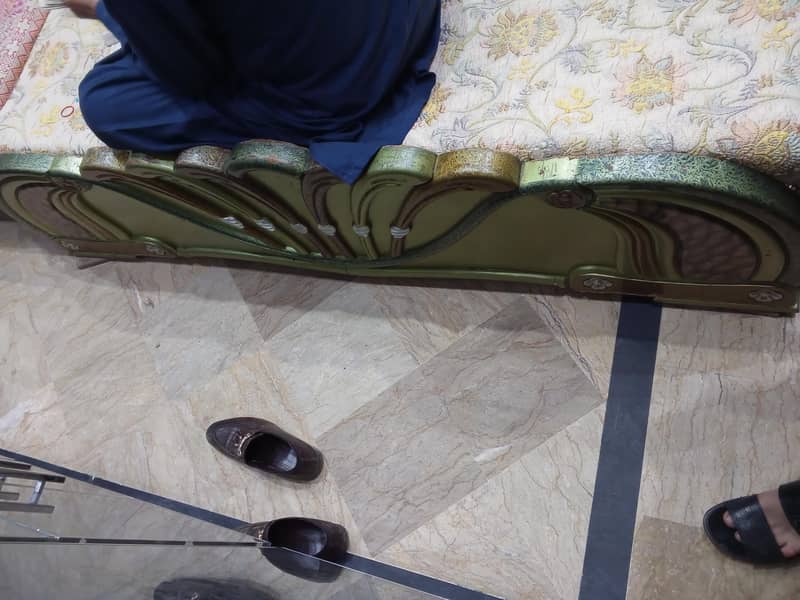 complete bed set . 2