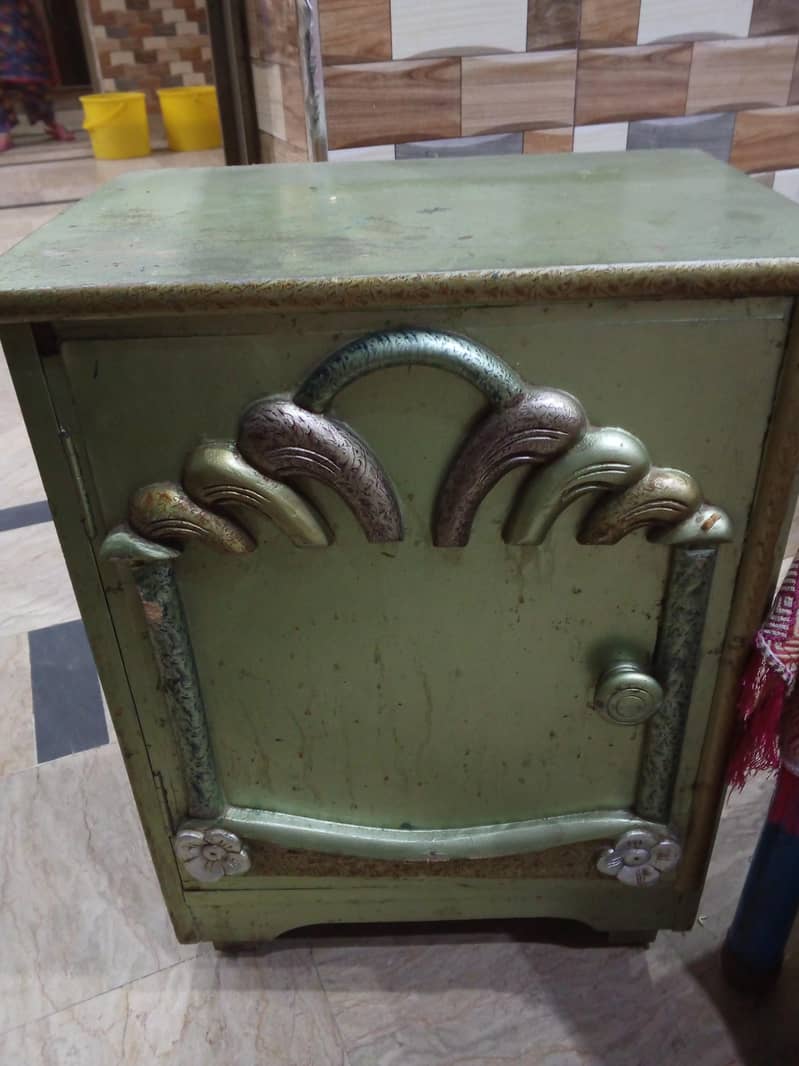 complete bed set . 3