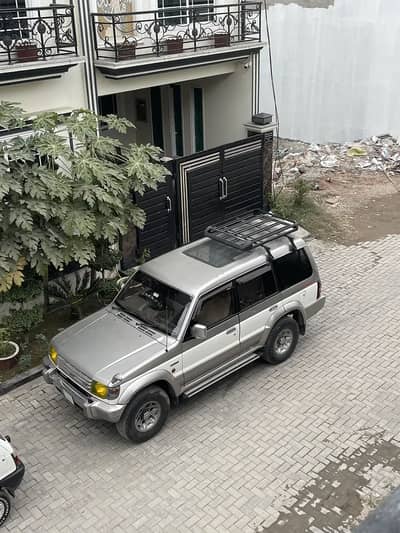 Mitsubishi pajero