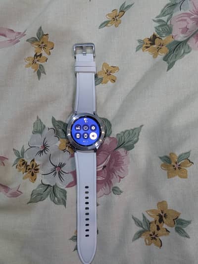 Samsung Galaxy Watch 4 Classic WiFi + Bluetooth 16GB Silver color