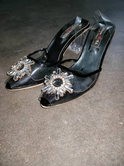 Ladies Sandal  New hai 7 number hai size