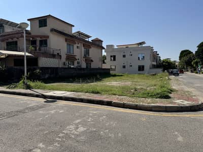 Corner Kanal Plot For Sale In Phase 4