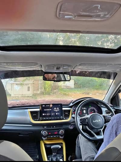 kia stonic EX +