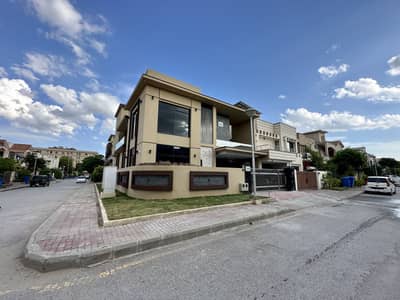 13 Marla Slightly Used Corner House For Sale In Phase 3