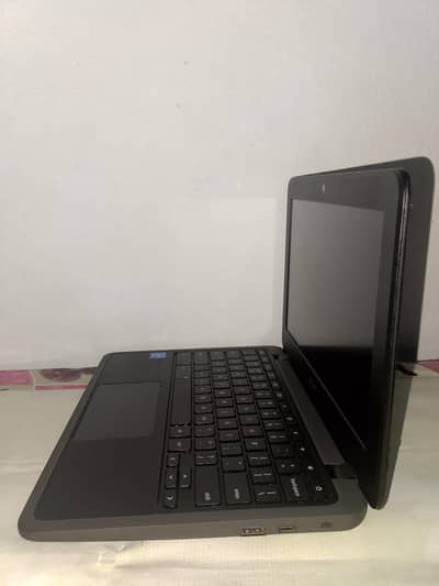 Acer Chrome Book C733 Series.