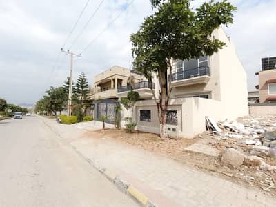 3600 Square Feet House For Sale
