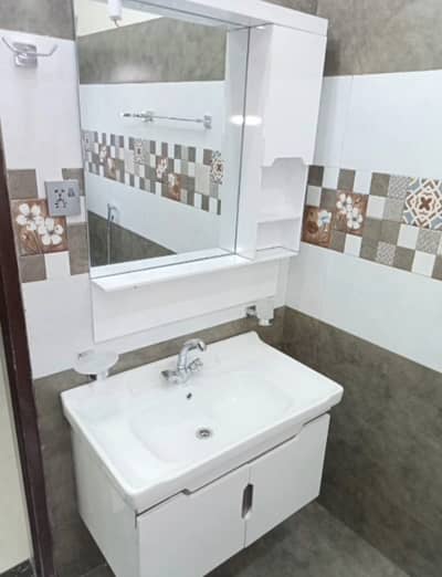 1 kanal luxury upper portion for rent canal sa 1 mint walking distance par