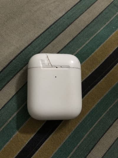 AirPods (2nd generation) with Wireless Charging Case