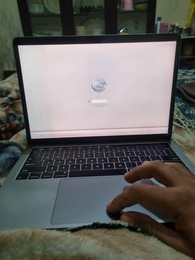 Macbook Pro 2017 16gb ram 256gb Memory core i7 3.5ghz processor 1.5GC