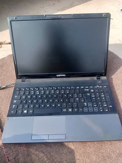 Samsung Laptop NP3530EC Core i5 2nd Gen | 8GB RAM | 128GB SSD